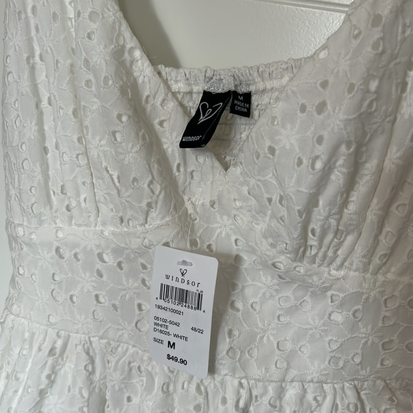 White dress - Picture 4 of 6